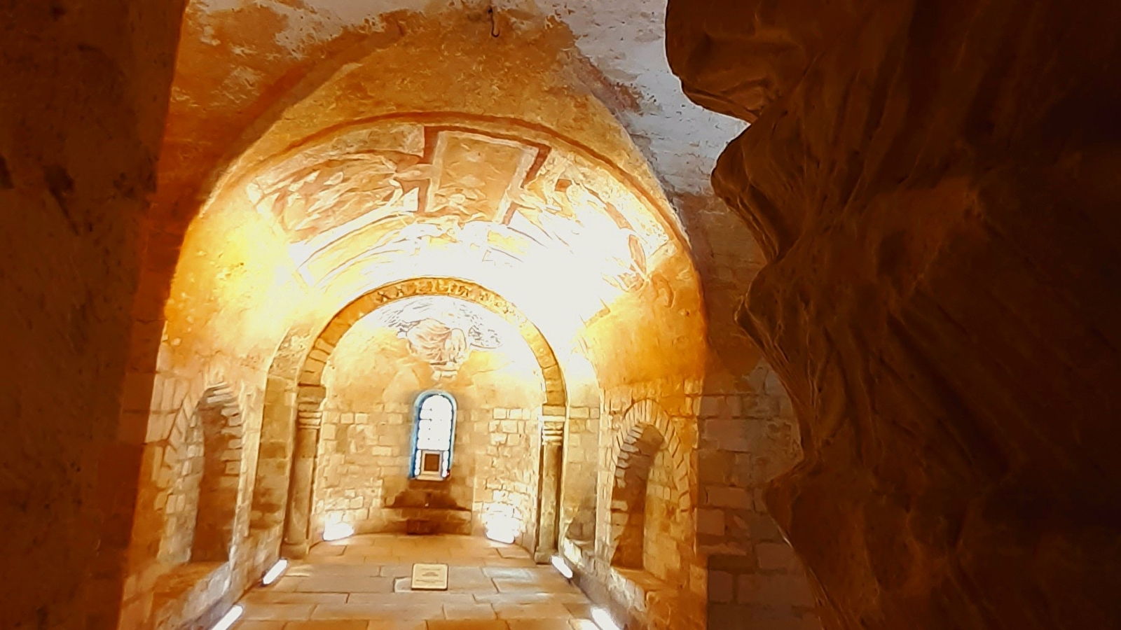 Visite Flash du mois d'Avril : L'extraordinaire crypte Romane de la Cathédrale Saint Étienne !