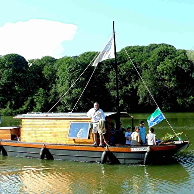 Promenade en bateaux traditionnels de Loire avec La Nivernaise ou La Decizoise