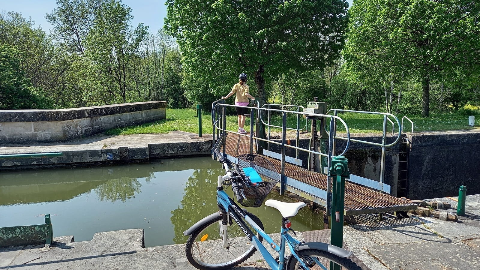 Balade à vélo le long du Canal du Nivernais