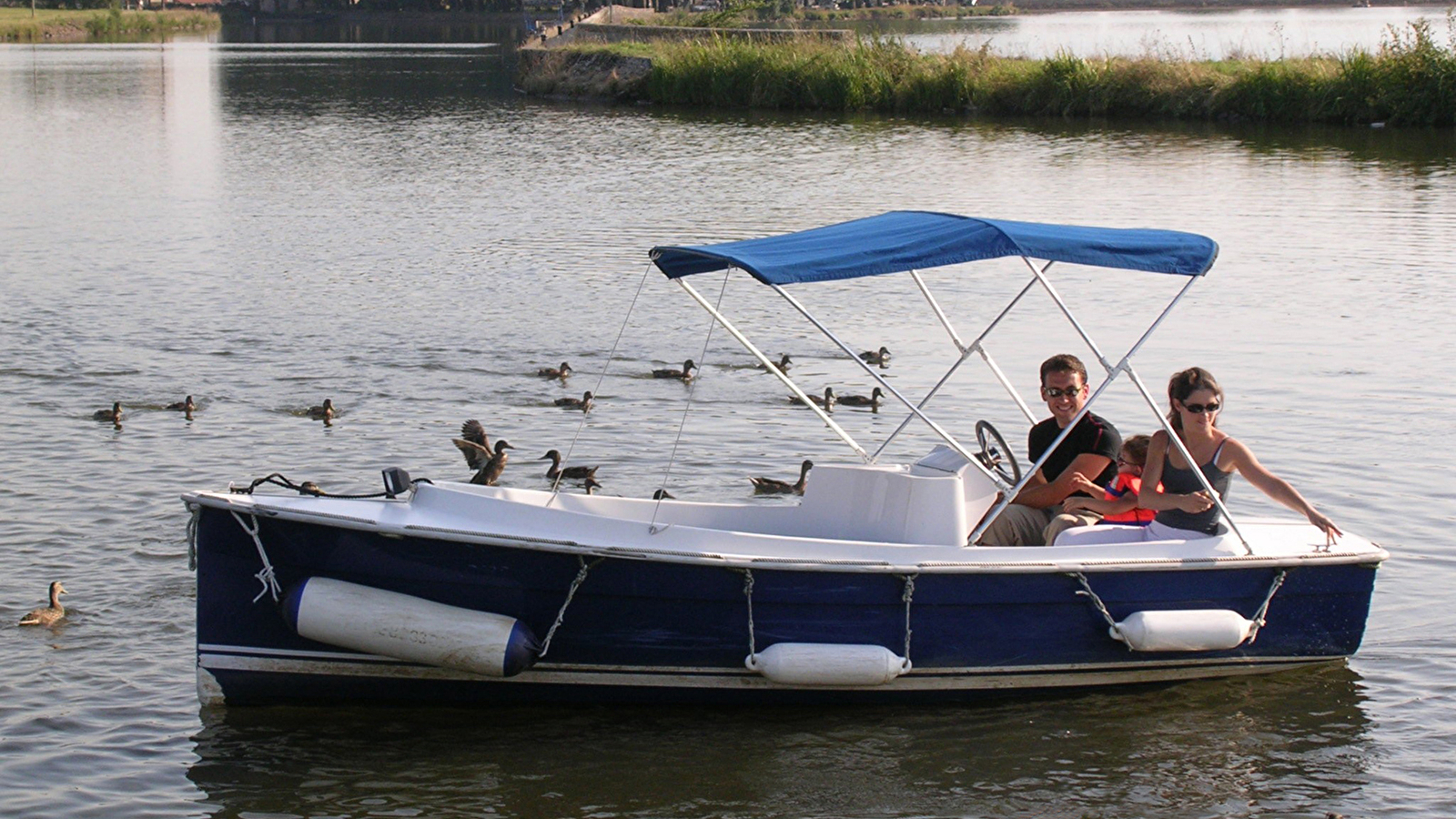 Embarquez en bateau électrique de l'étang de Baye aux Voûtes de la Collancelle