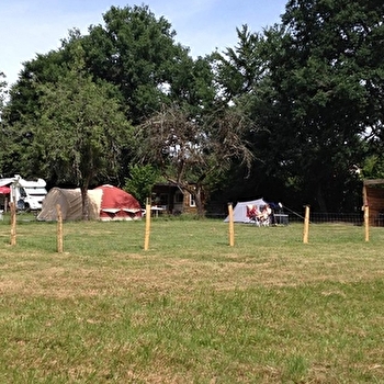 Domaine Le Gui (camping adapté pour chiens) - BICHES