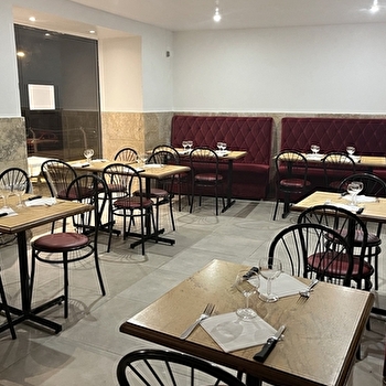 Aux Petits Plaisirs - LA MACHINE