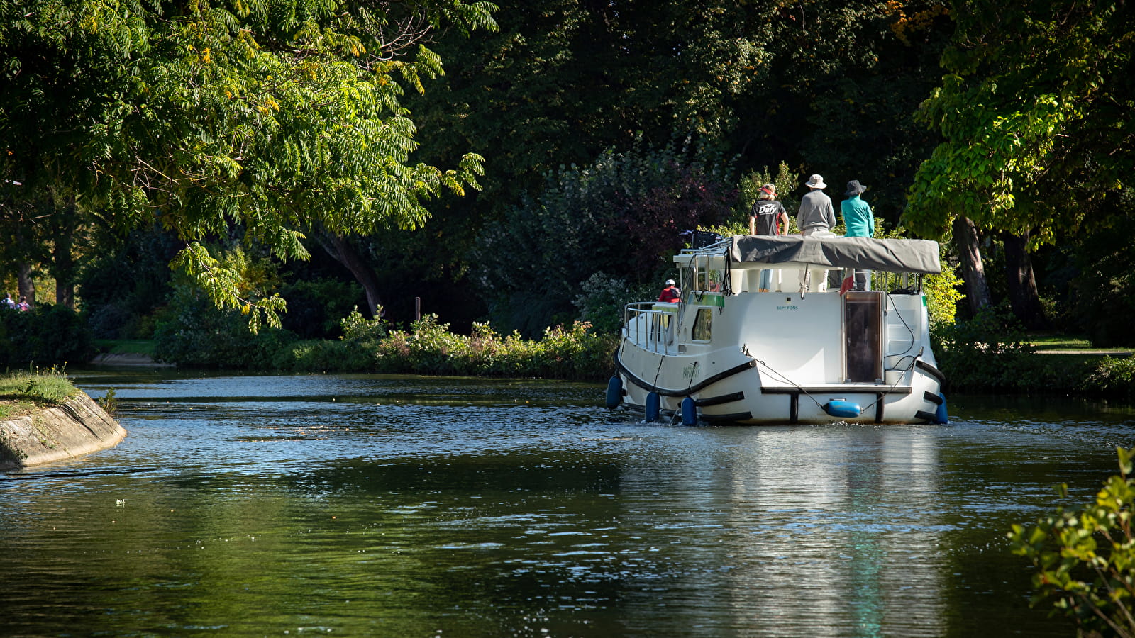 Découvrez l’épopée du Canal du Nivernais, entre flottage de bois et itinérance !