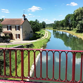 Maison de Charmes à Lucy-sur-Yonne - LUCY-SUR-YONNE