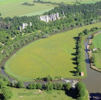 Balade famille : le sentier-nature des Roches de Basseville - SURGY